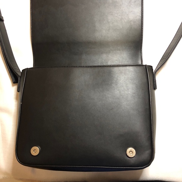 S-Q Black Vegan Leather Cross Body Bag - Picture 6 of 10